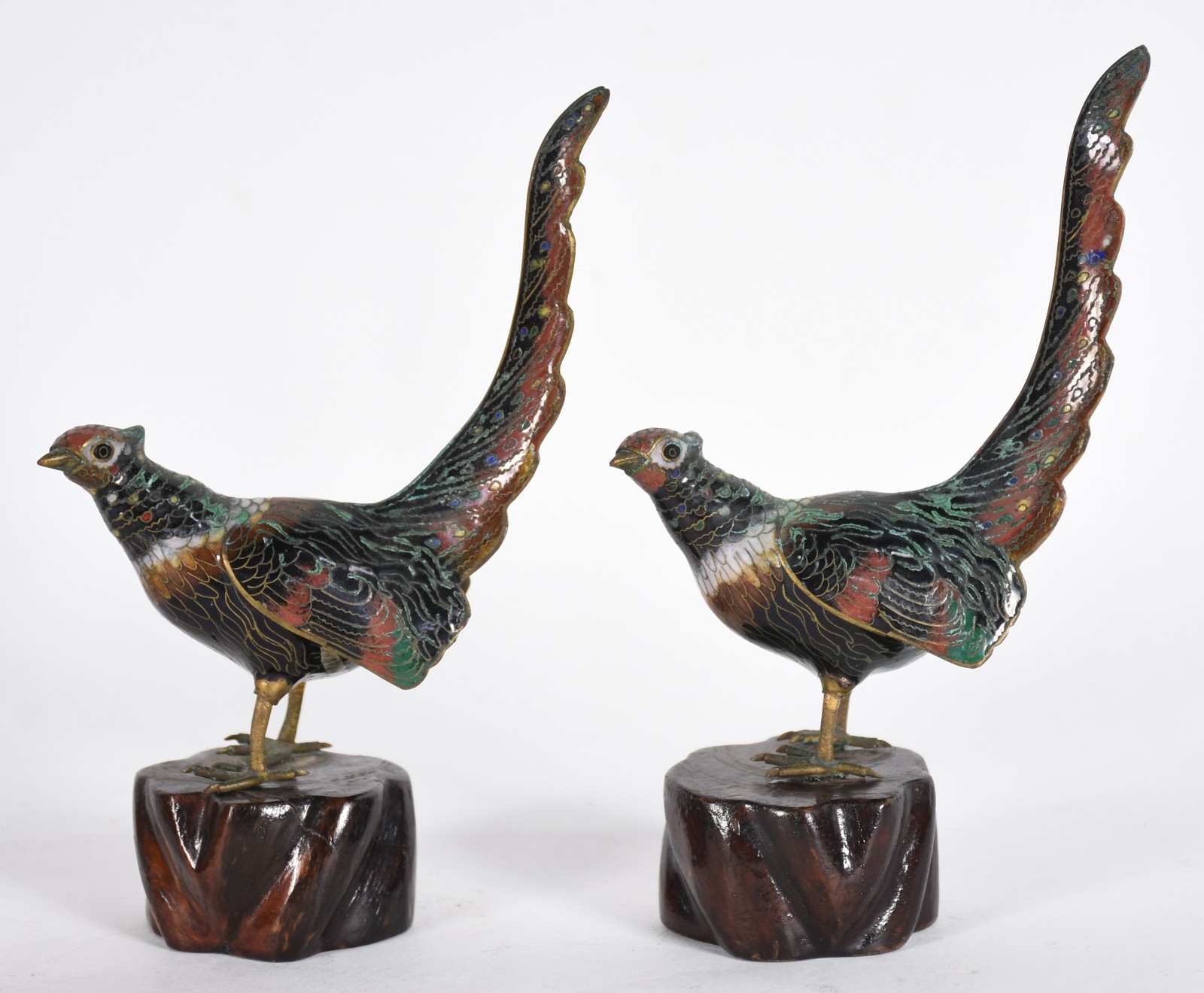 Par de faisões de cloisonné com bases de madeira. - foto 2 de 4