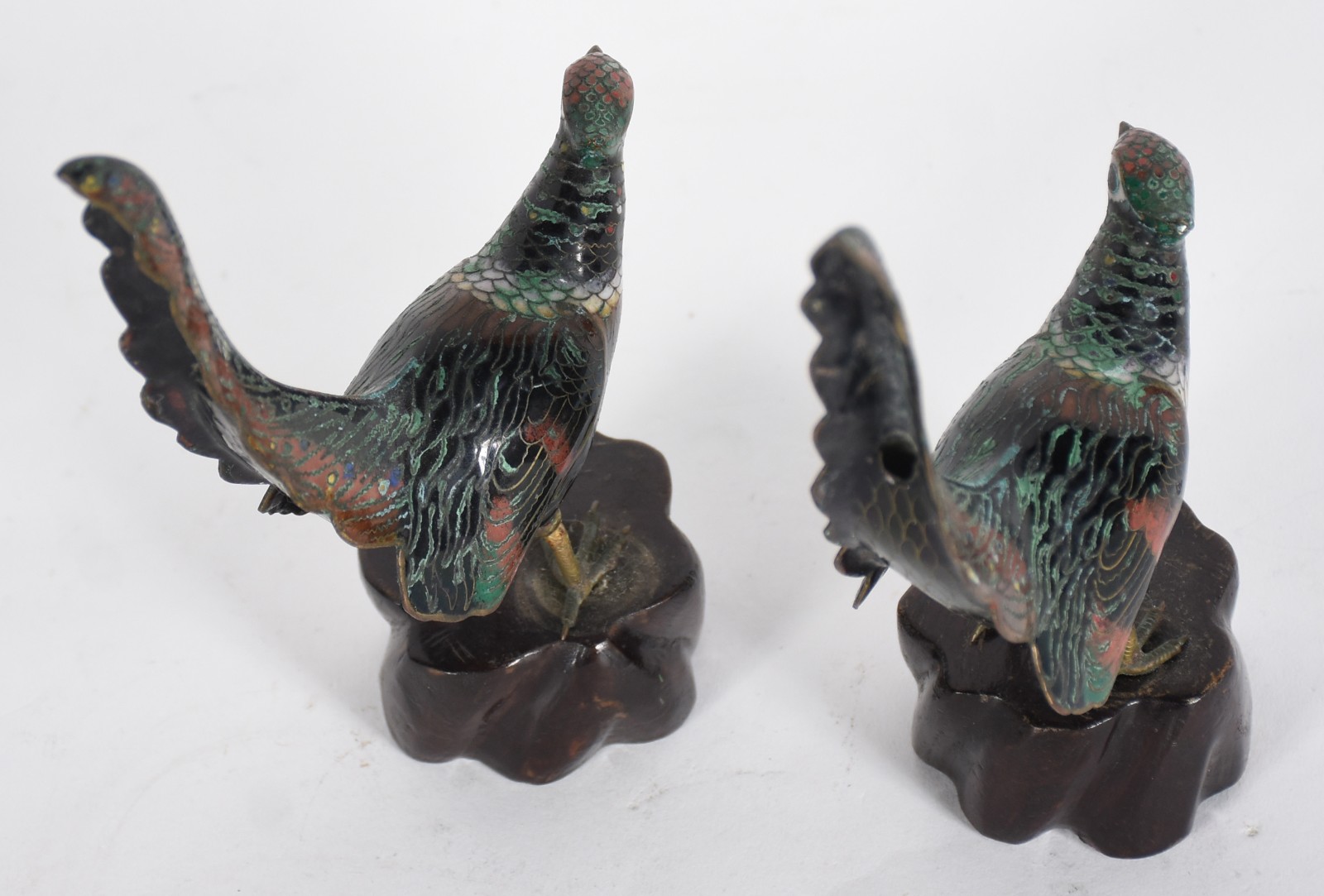 Par de faisões de cloisonné com bases de madeira. - foto 3 de 4