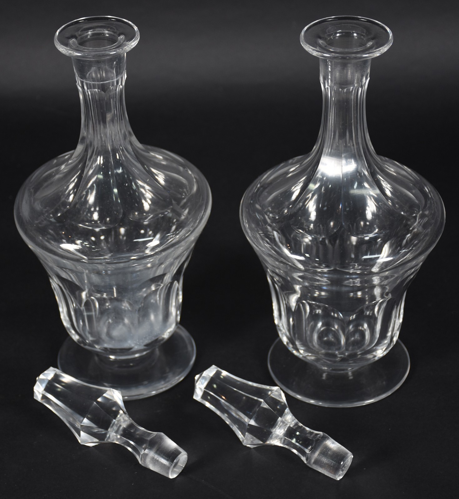 Par de garrafas de cristal tcheco Moser, lapidação "dedão". - foto 3 de 3