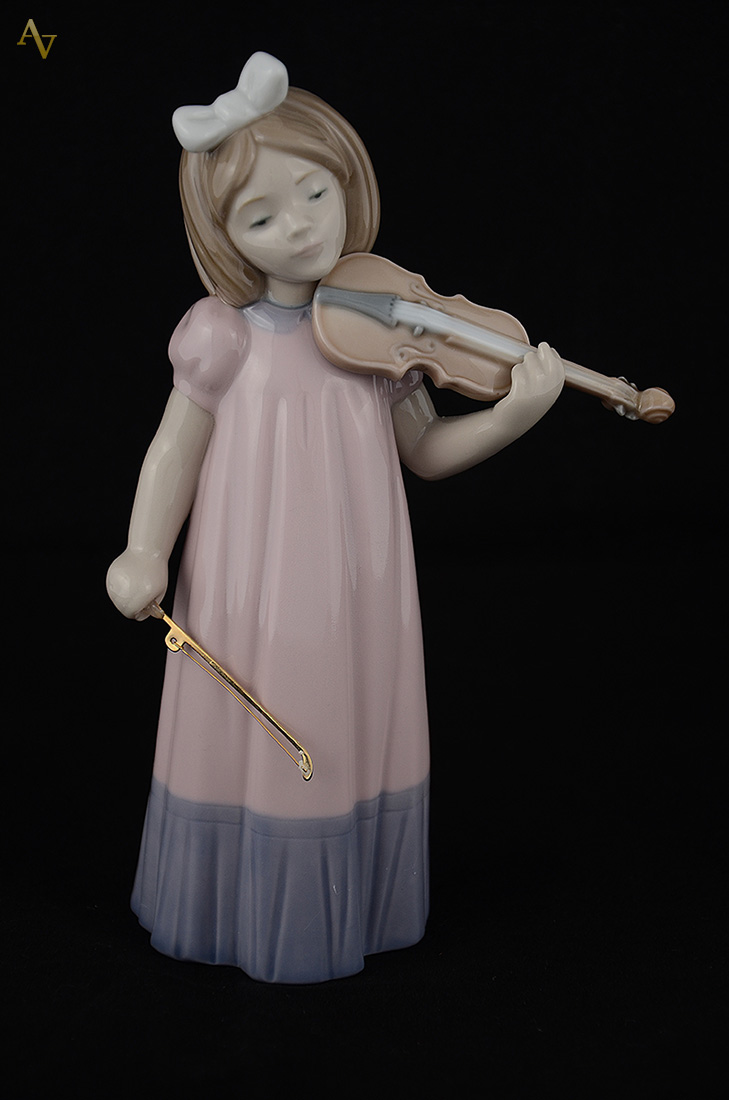 Estatueta de porcelana espanhola NAO, Lladro - altura 19,5 cm - foto 1 de 2