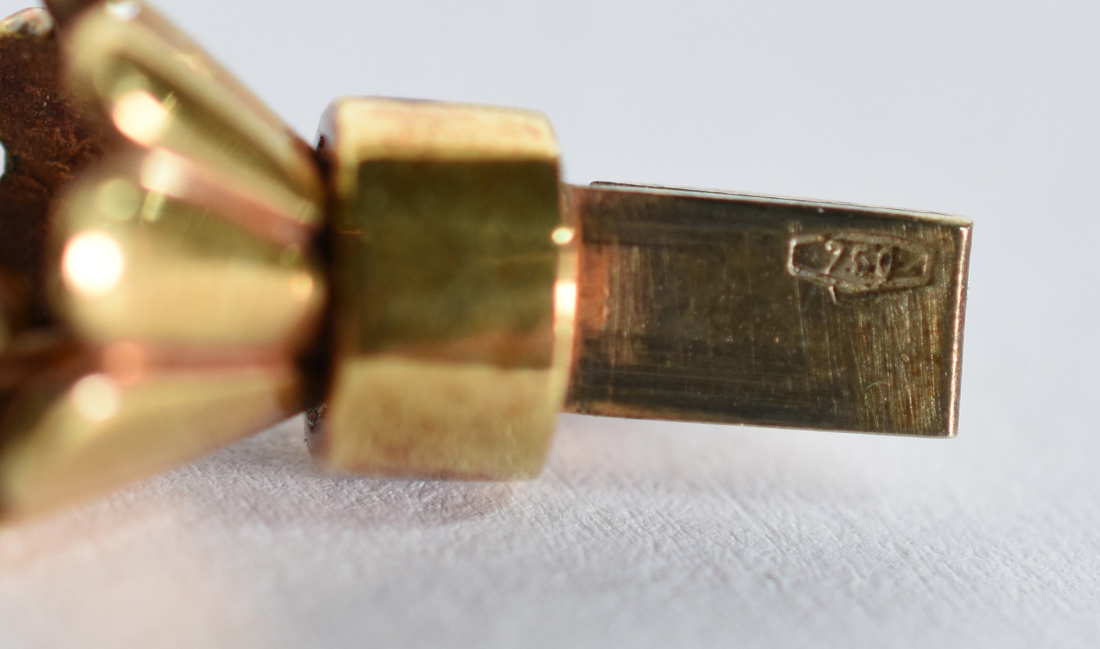 Colar de pérolas com fecho de ouro 18 k com pedras (Por motivo de... - foto 5 de 5