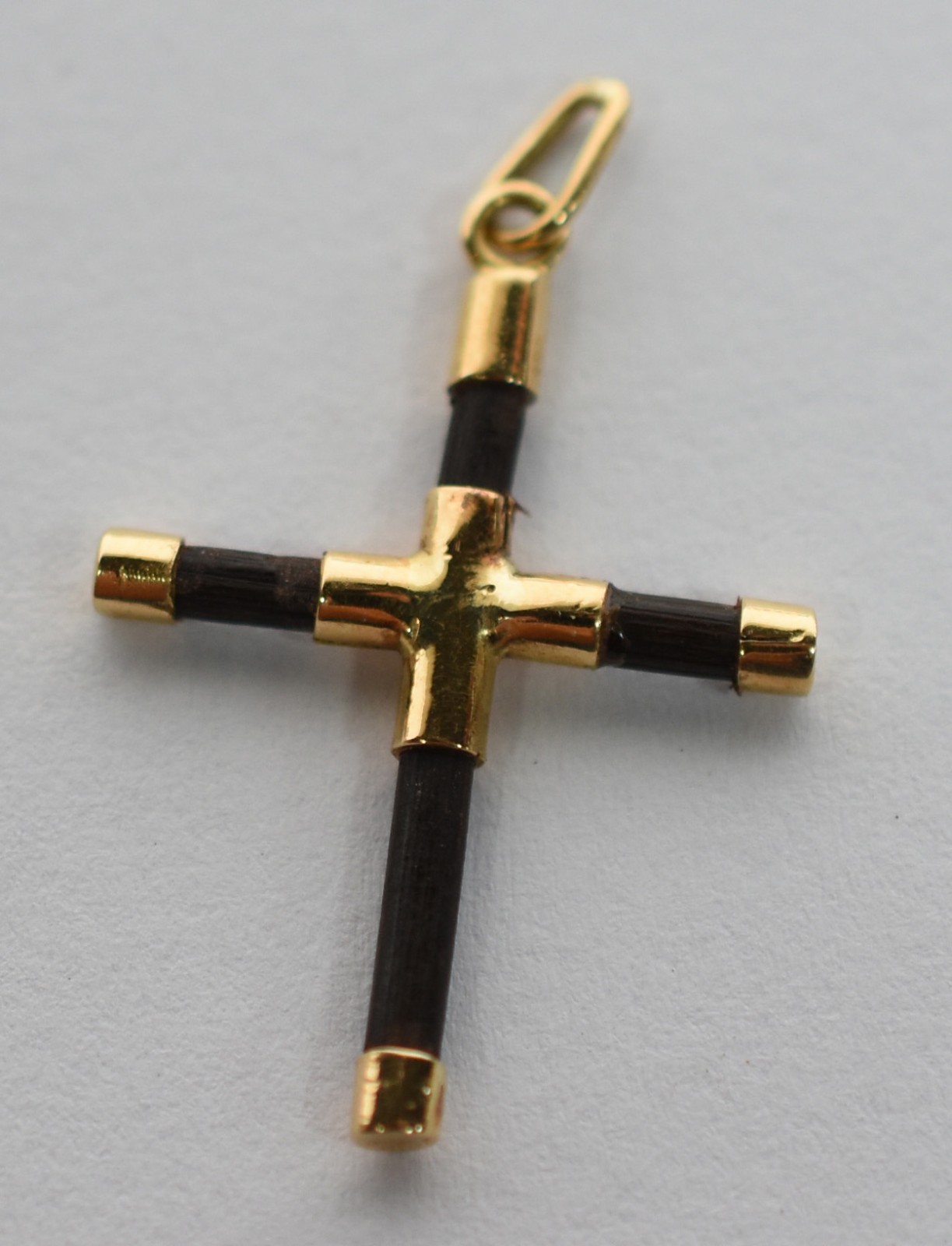 Pulseira rabo de elefante com ouro 18 k e pendente de cruz (Por... - foto 3 de 3