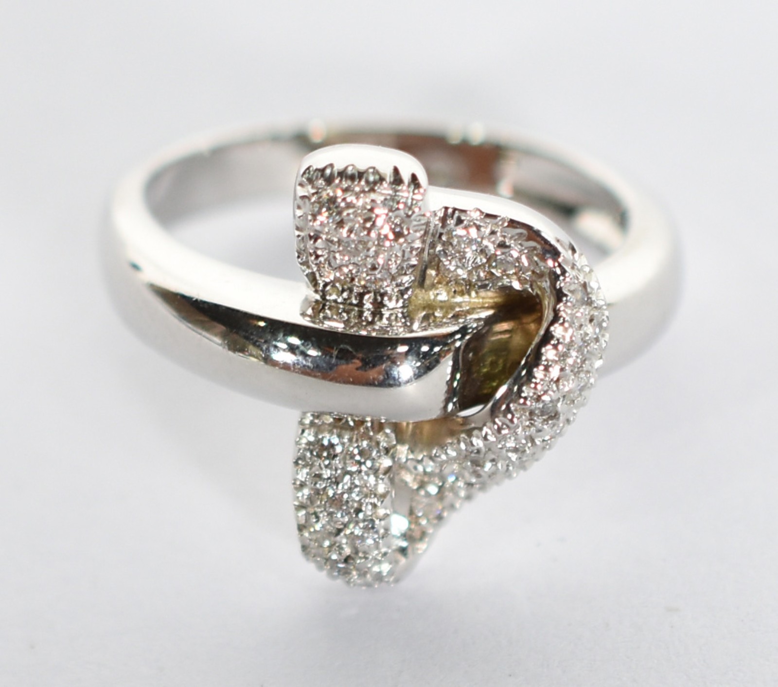 Anel de ouro amarelo 18 k contrastado, com diamantes, designe... - foto 1 de 4
