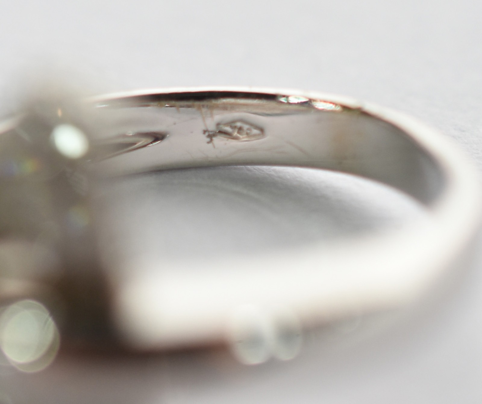 Anel de ouro amarelo 18 k contrastado, com diamantes, designe... - foto 3 de 4