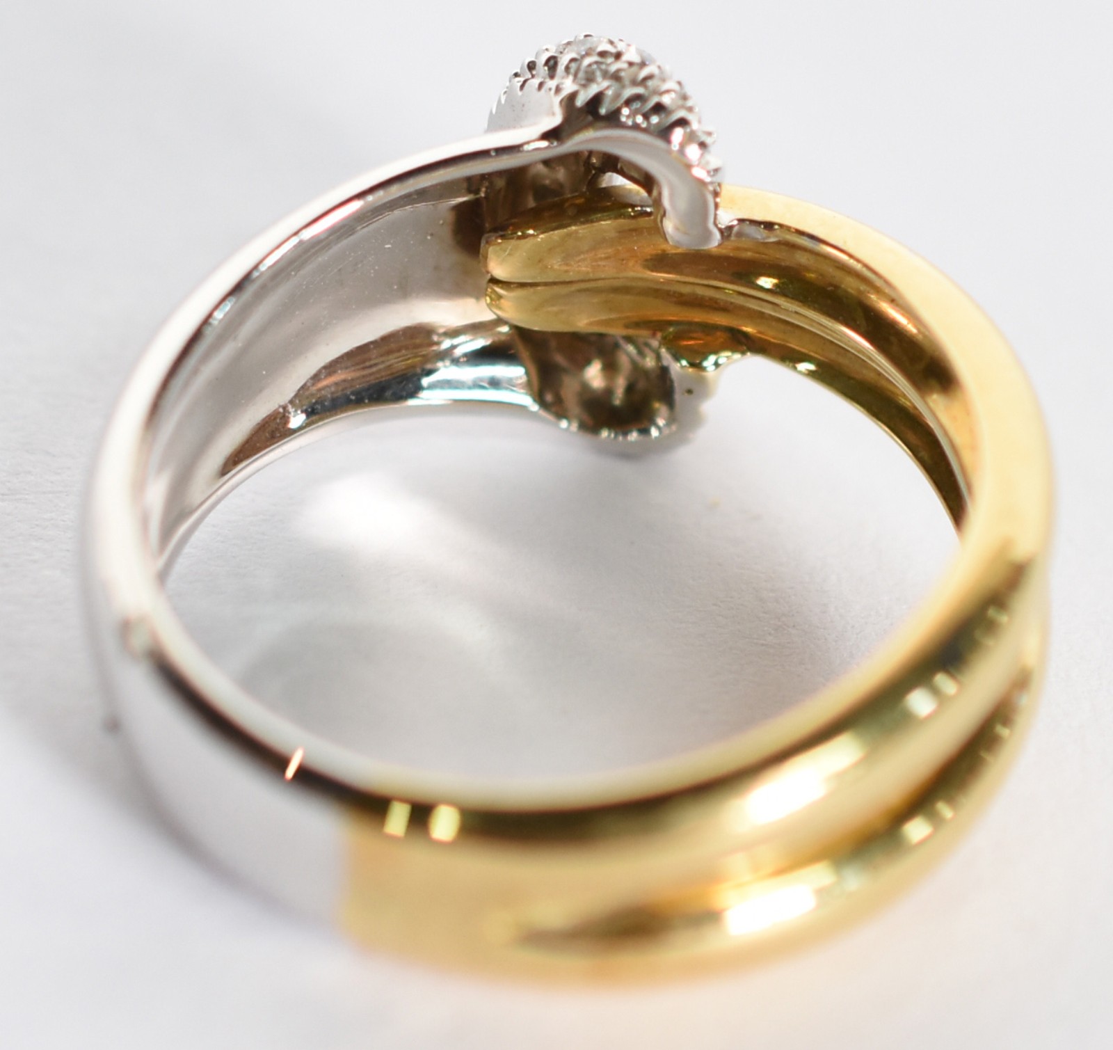 Anel duplo de ouro amarelo 18 k com ouro branco e diamantes... - foto 5 de 5