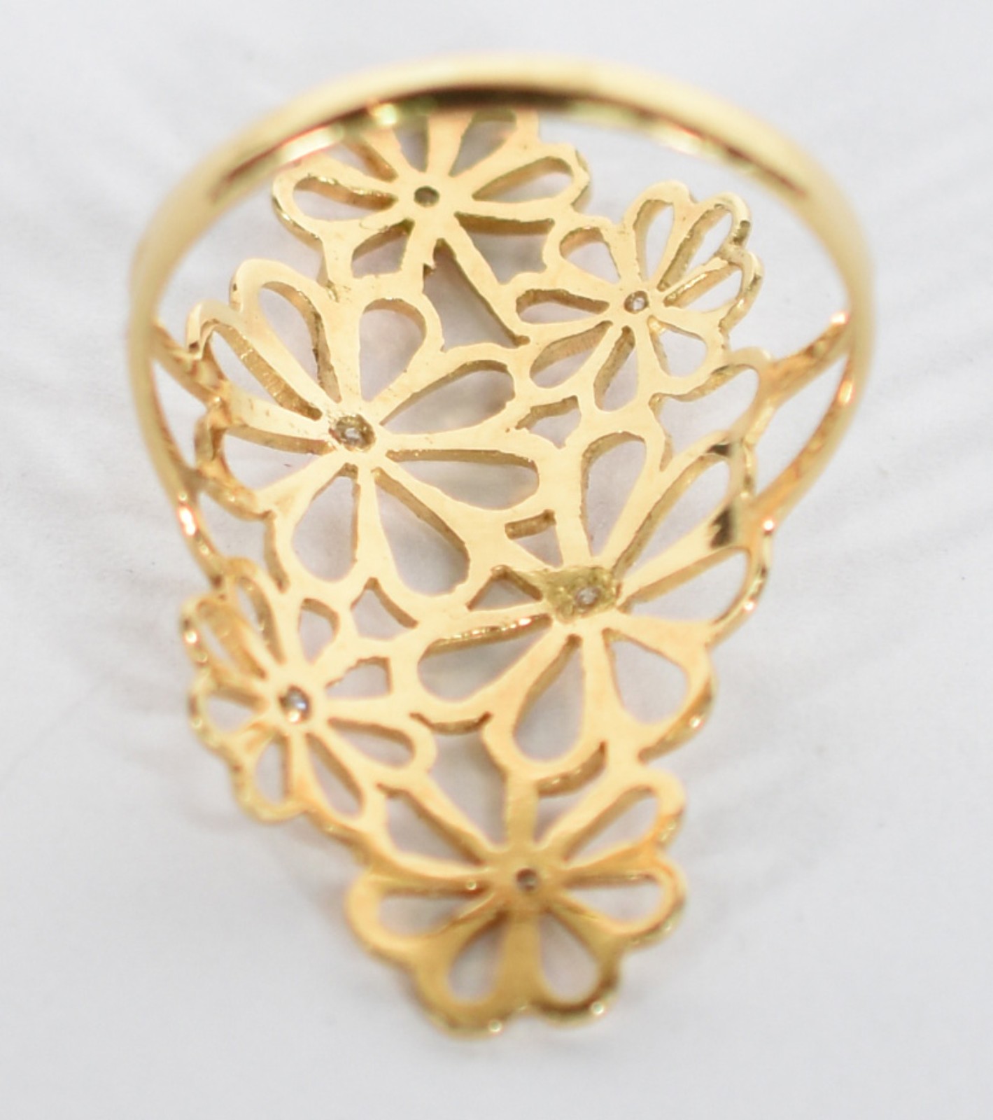 Anel de ouro amarelo 18 k com 6 flores vasadas com 1 diamante cada... - foto 3 de 3