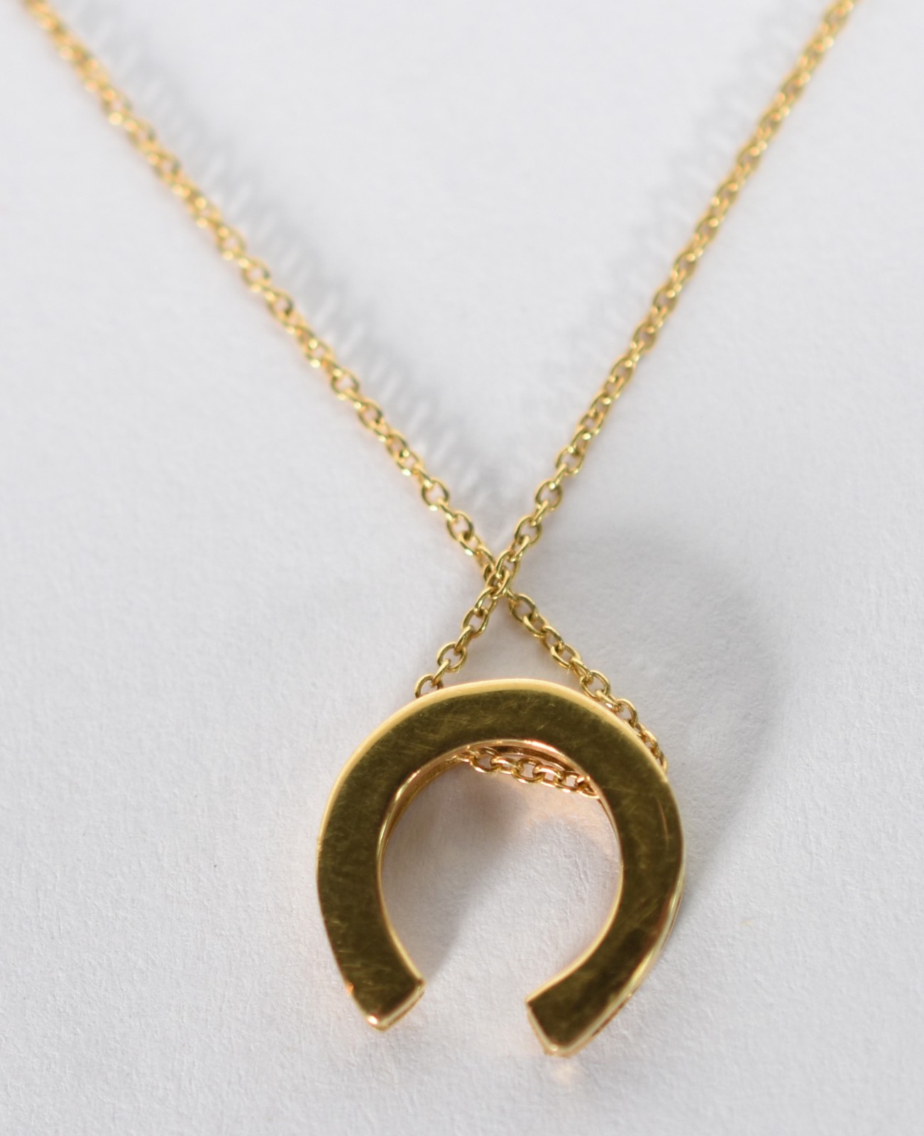Cordão com pingente no feitio de ferradura de ouro 18 k com 13... - foto 3 de 4
