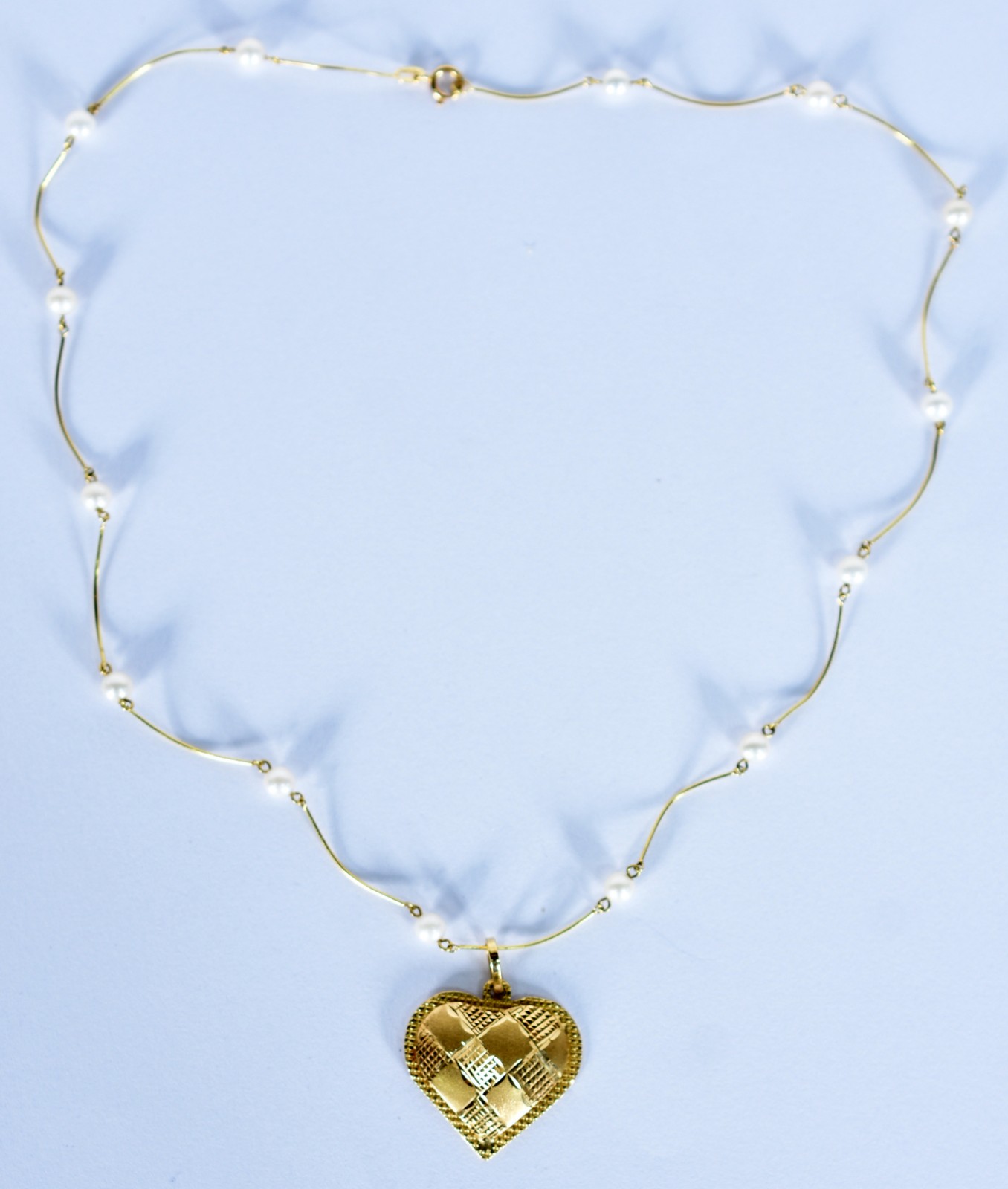 Colar de ouro amarelo 18 k com pérolas intercaladas e pingente no... - foto 2 de 4