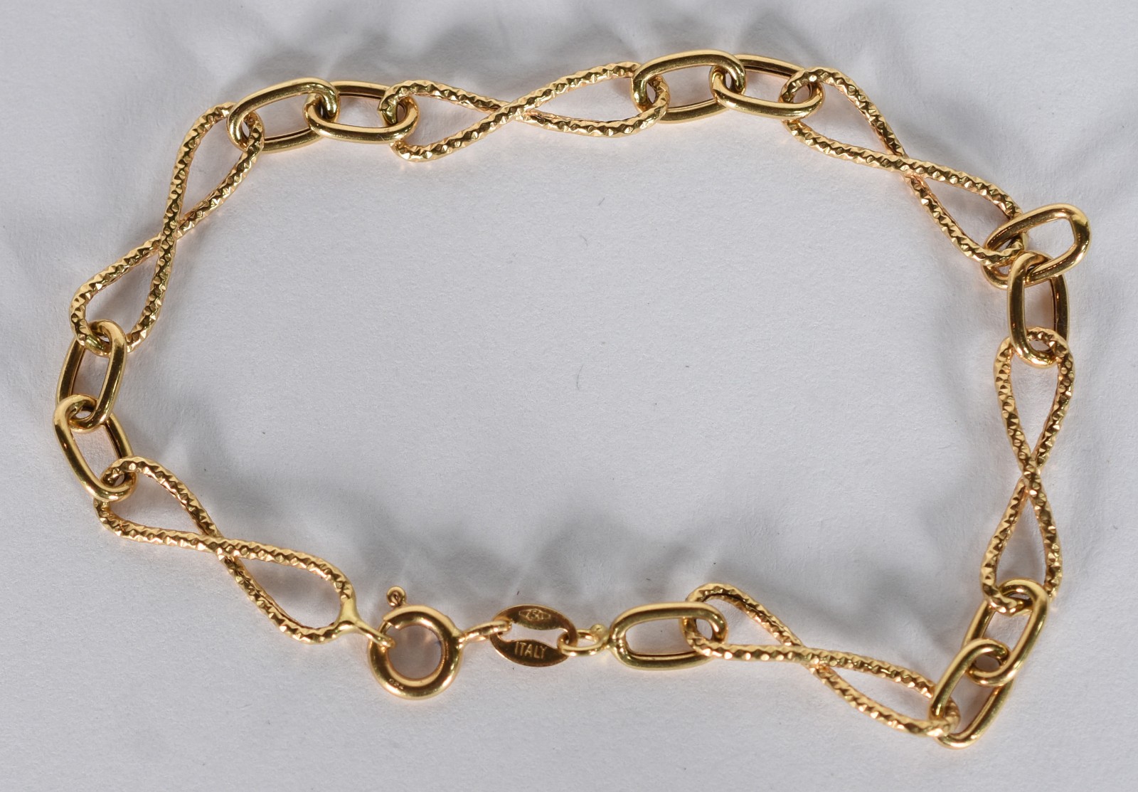 Pulseira de de ouro amarelo 18 k, elos no feitio de oito... - foto 1 de 3