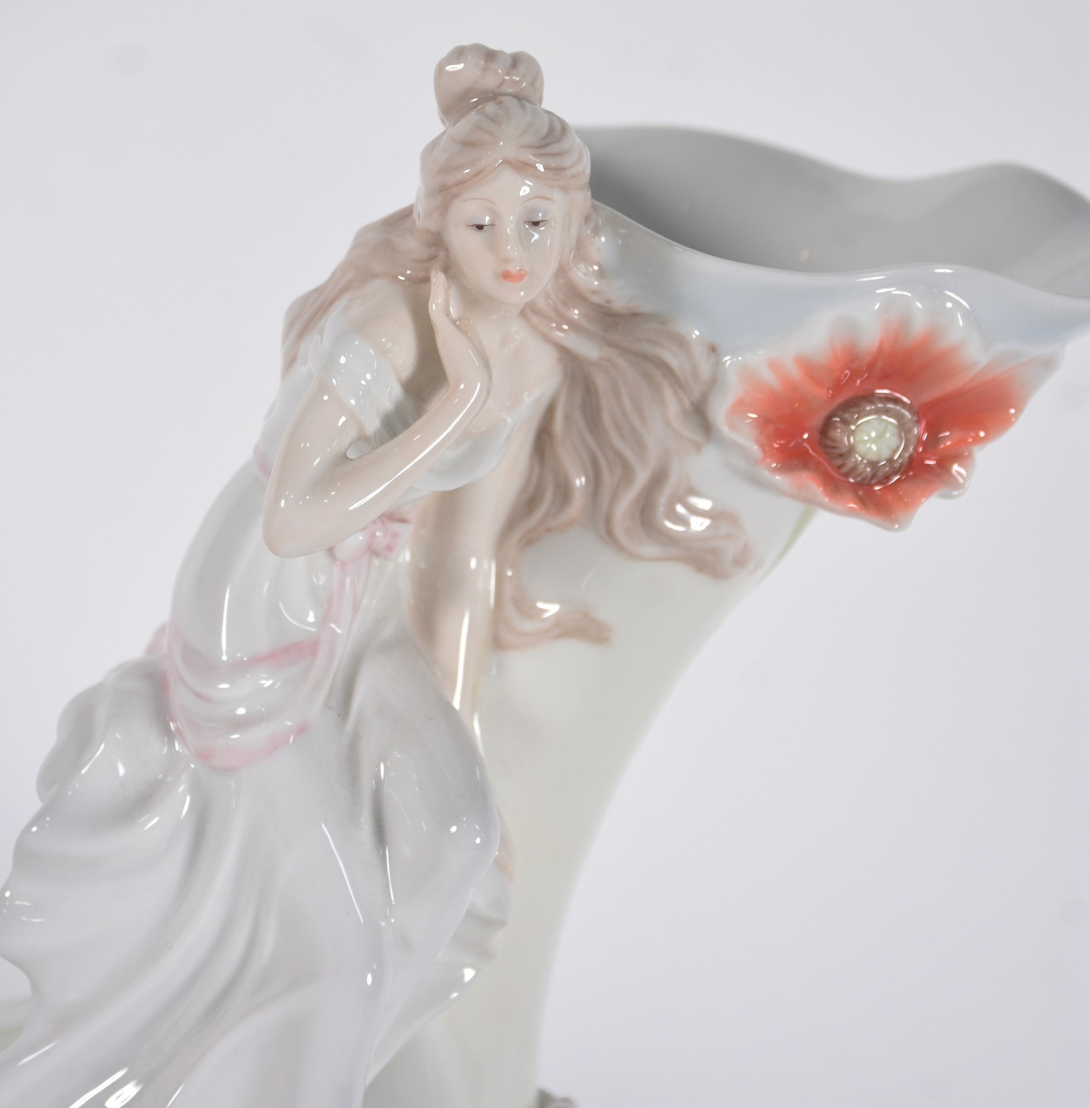 Jarra de porcelana estilo ART NOUVEAU com figura feminina e flores em... - foto 2 de 5