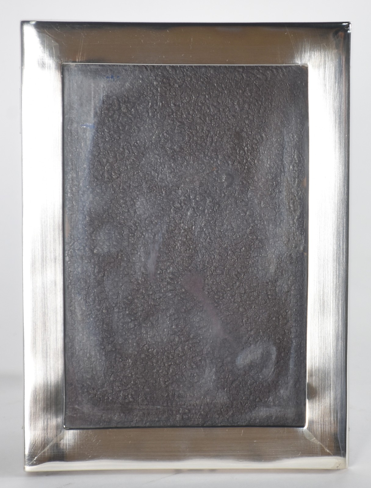 Porta retrato de madeira com frente de prata Sterling. Peso total 240... - foto 1 de 3