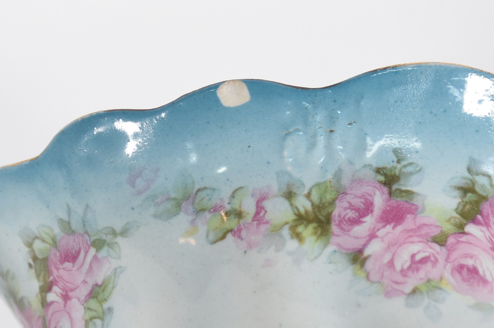 Quatro bules sendo, 3 de porcelana e 1 de faiança (com bicado). - foto 4 de 7