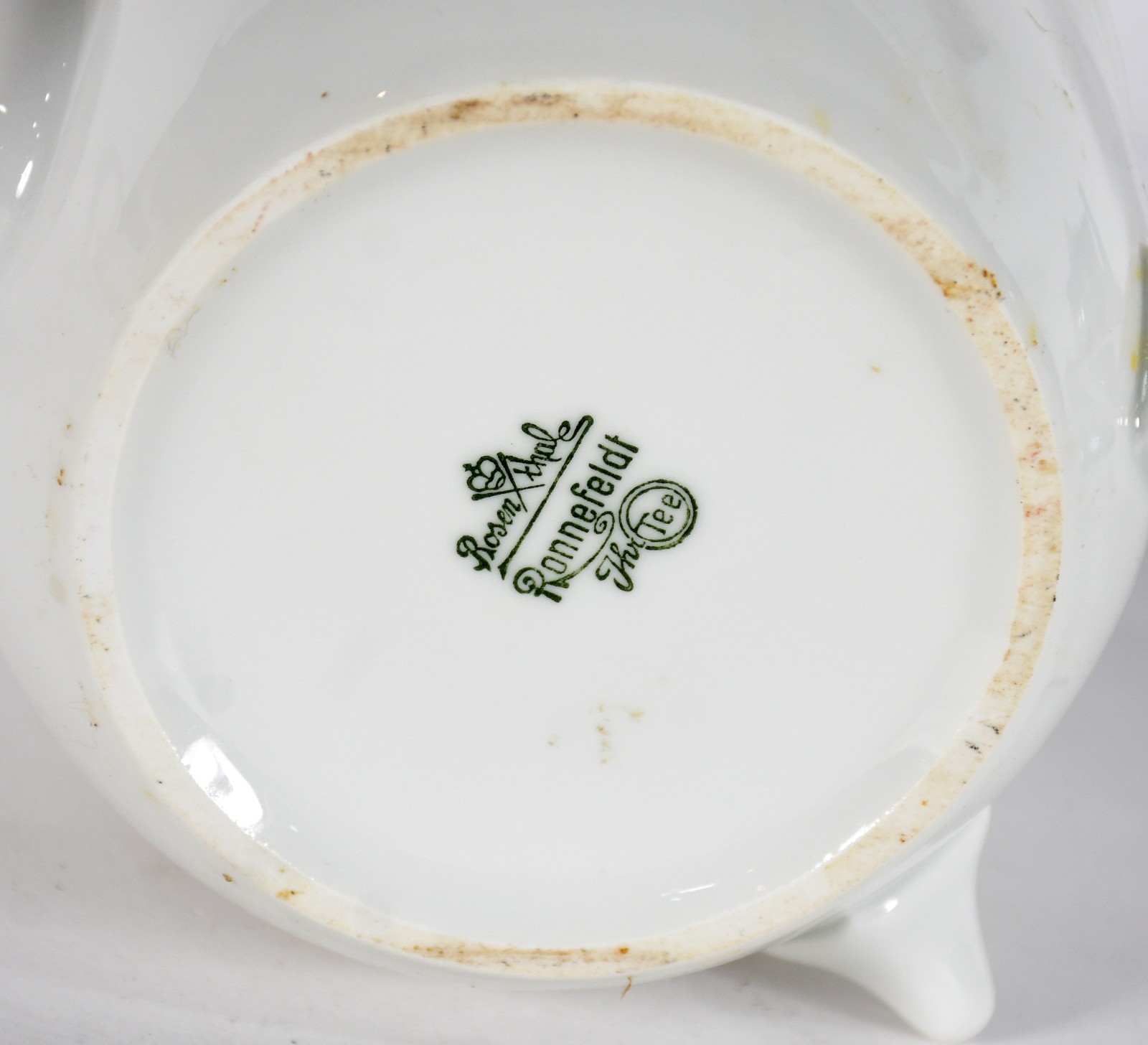Quatro bules sendo, 3 de porcelana e 1 de faiança (com bicado). - foto 7 de 7