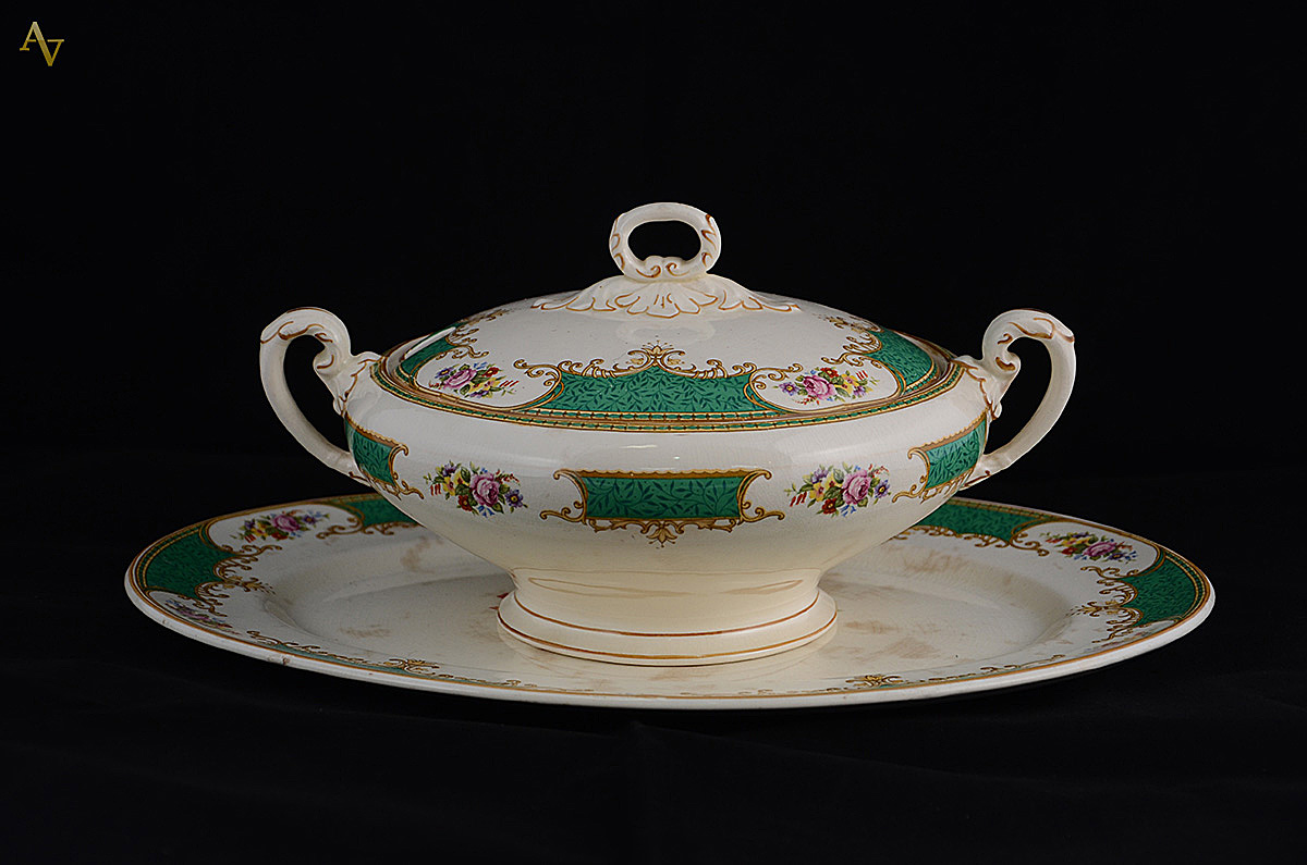 Sopeira com presentoir de faiança inglesa - Altura sopeira 17 cm... - foto 1 de 2