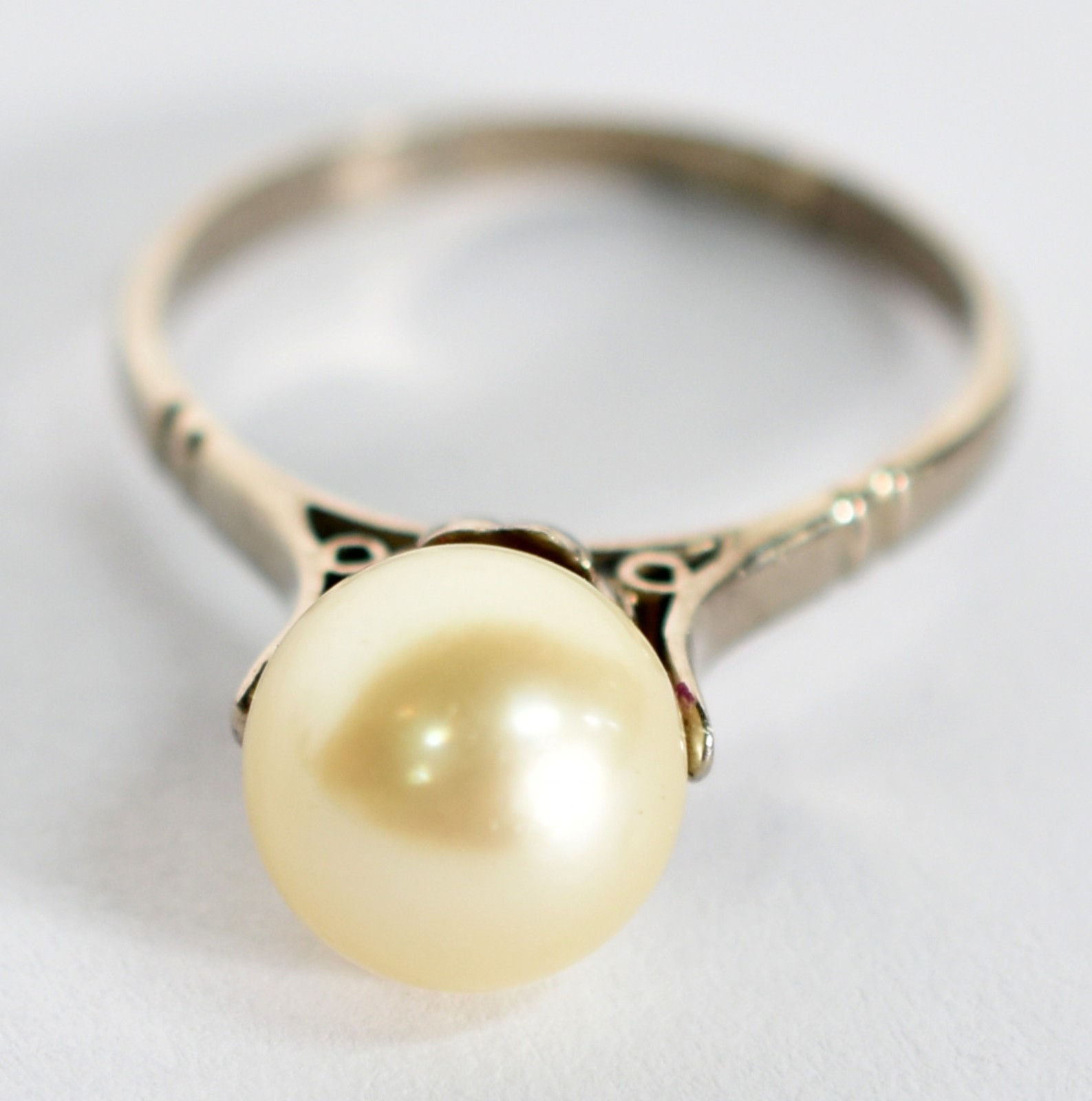 Anel de ouro branco com uma pérola, aro 19. (Por motivos de segurança... - foto 1 de 3
