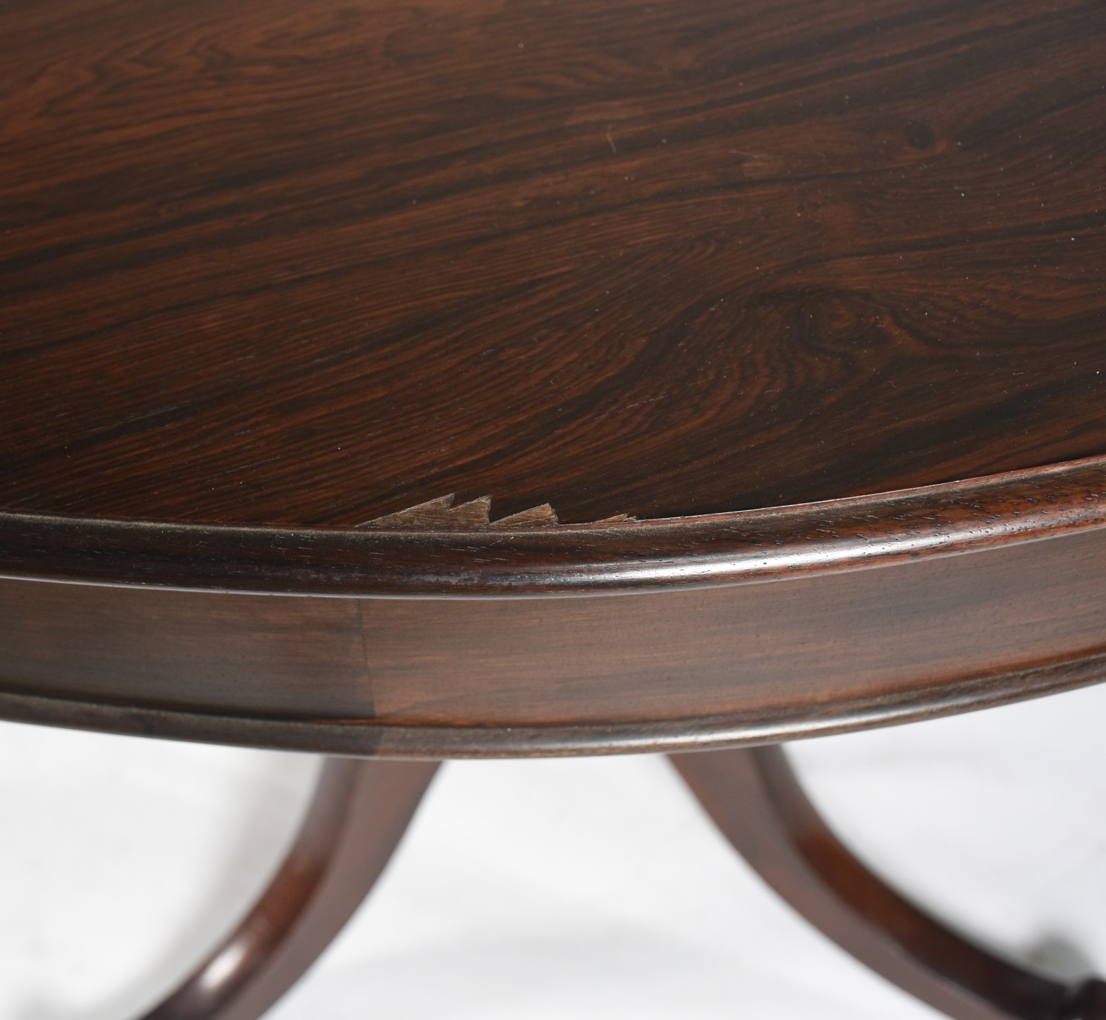 Mesa de jantar de madeira nobre, estilo ingles, feitio oval com tábua... - foto 5 de 9