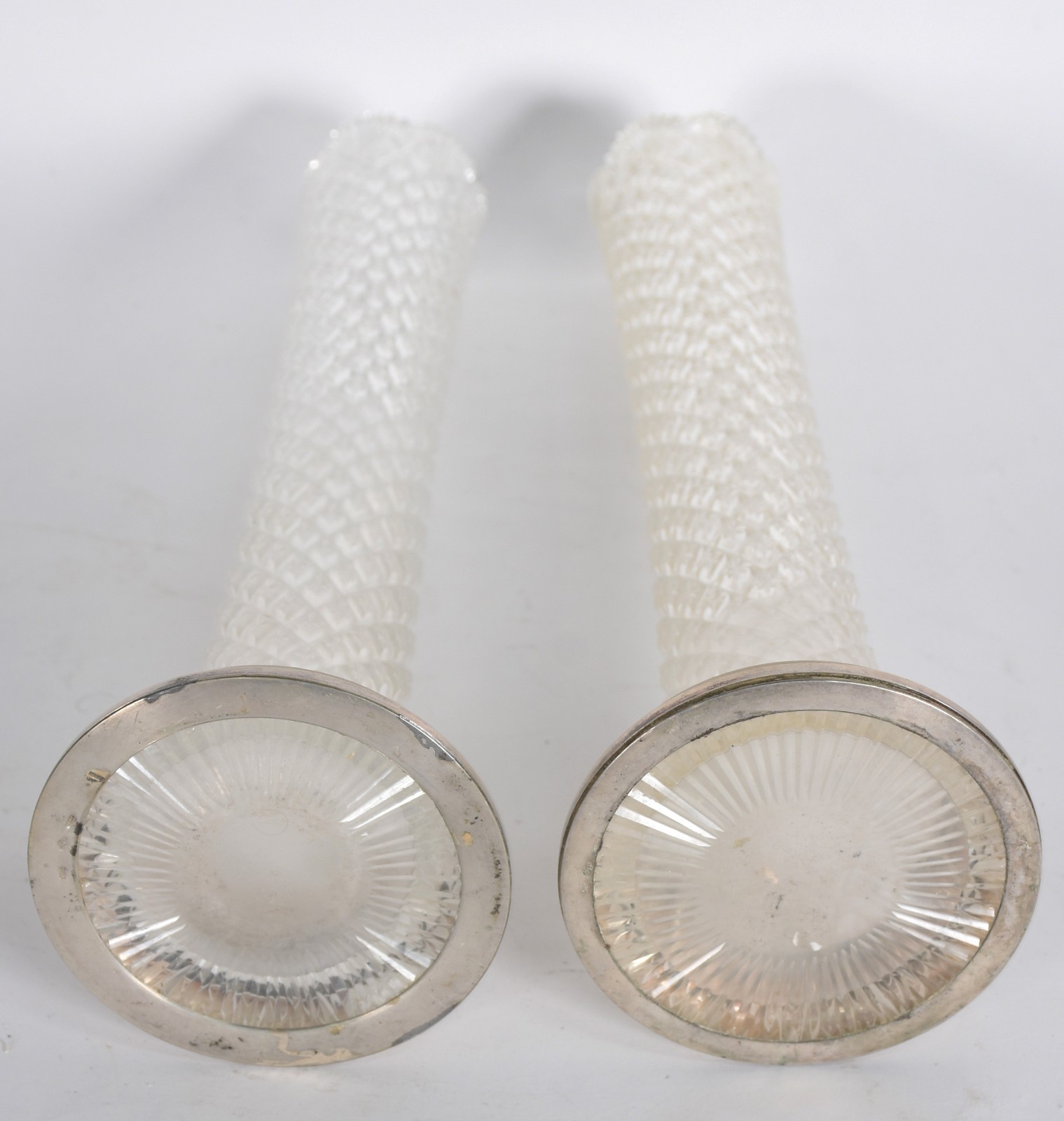 Par de floreiras de cristal com base de prata contrastada. - foto 3 de 4