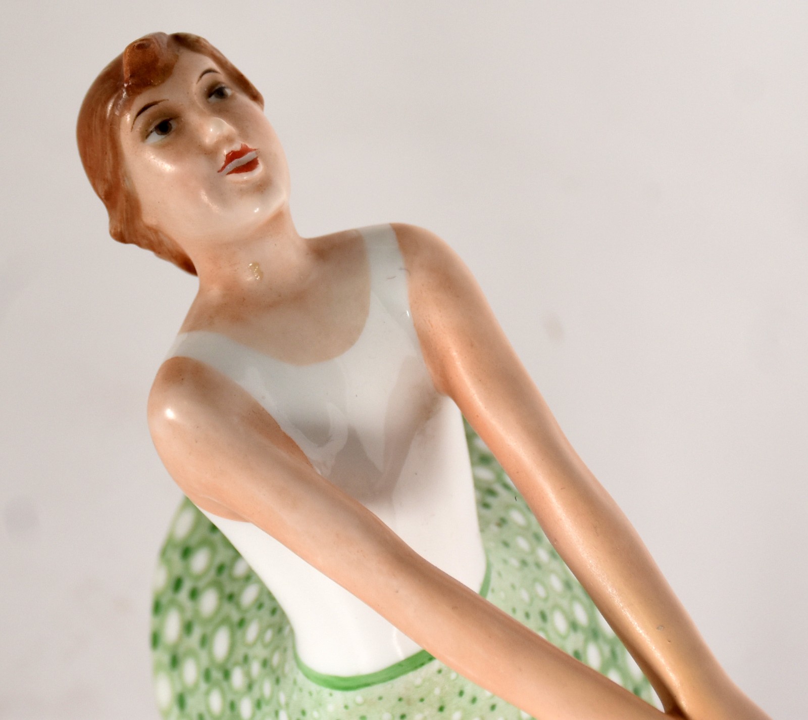 Grupo escultórico de porcelana alemã Rosenthal representando meninas... - foto 3 de 6