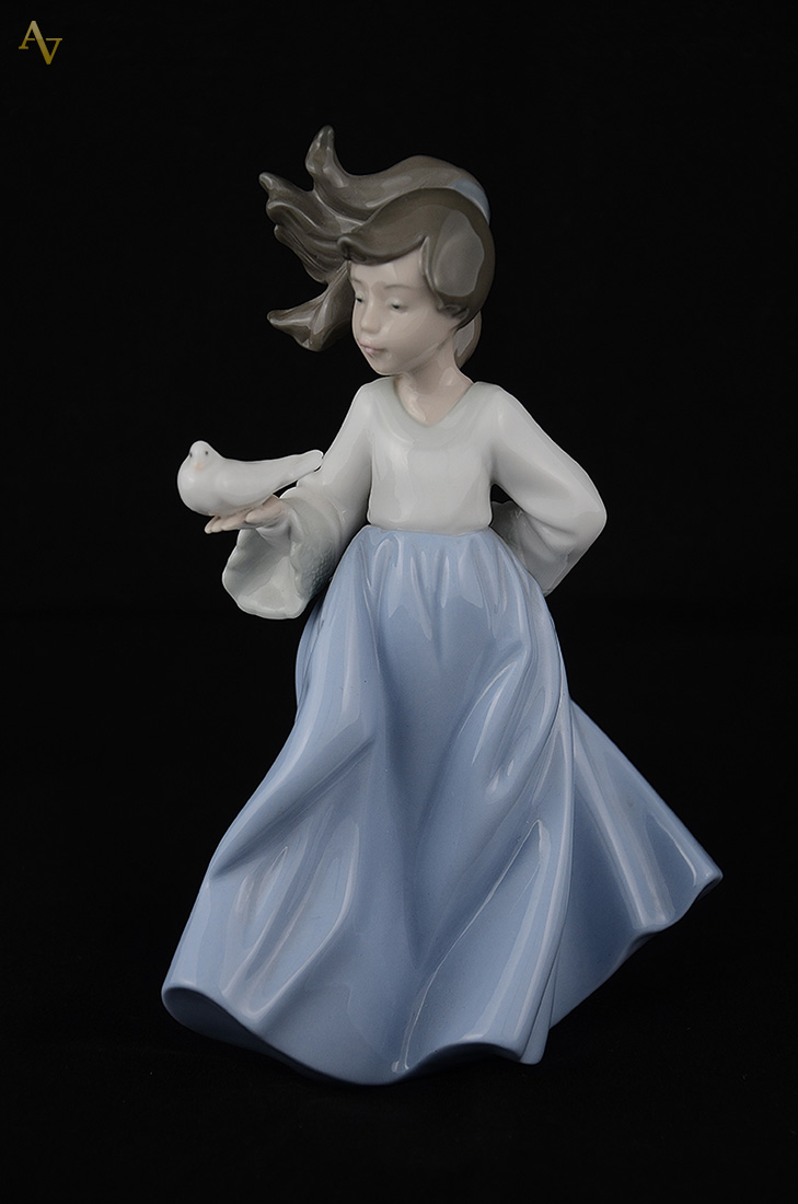 Estatueta de porcelana espanhola NAO, Lladro - Altura 18,5 cm - foto 1 de 2