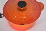 Le Creuset (1925),  - Quatro panelas francesas Le Creuset  (2 com lascados na cerâmica e desgastes pelo uso).