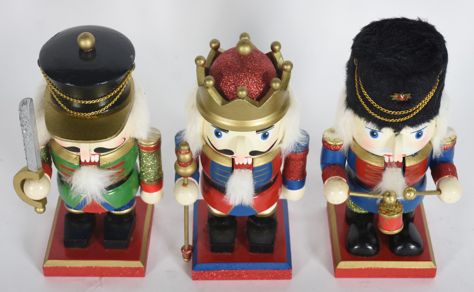 Enfeite de Natal - Três pequenos bonecos "quebra-nozes". - foto 2 de 4