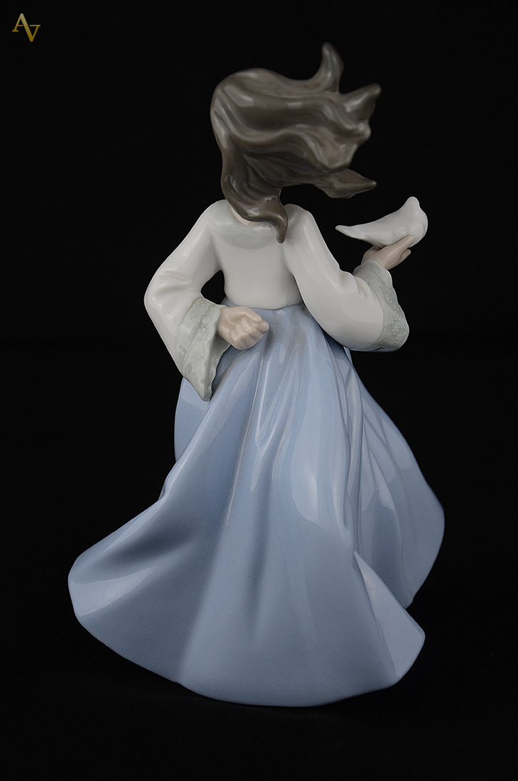 Estatueta de porcelana espanhola NAO, Lladro - Altura 18,5 cm - foto 2 de 2