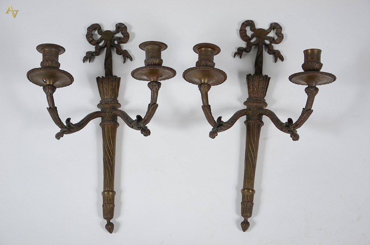 Par de apliques de bronze para duas velas cada - Altura 39 cm...