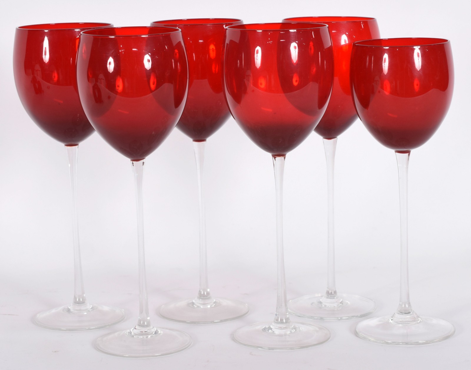Seis copos para vinho de pé alto vermelho (um com tamanho diferente). - foto 1 de 3