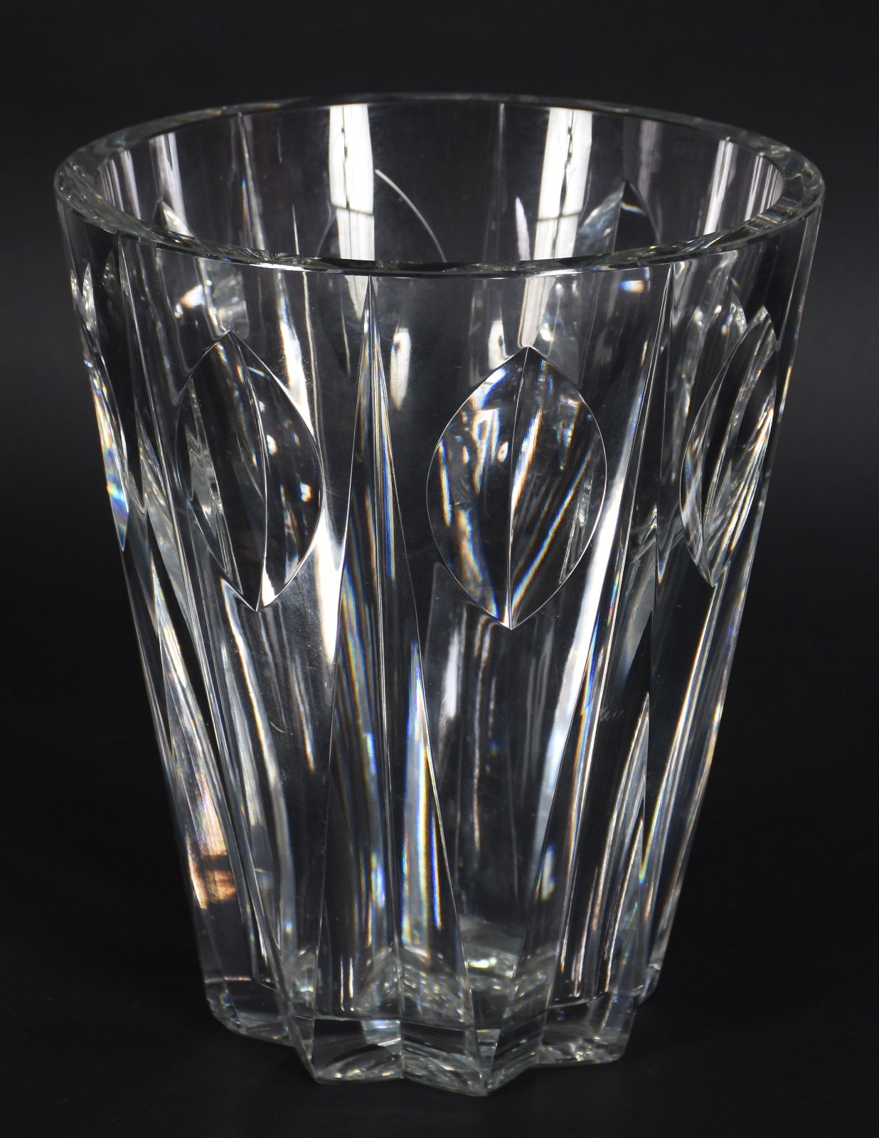 Vaso de cristal Saint Louis assinado na base (com bicados na base). - foto 1 de 5