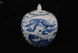 Potiche de porcelana chinesa azul e branca - Al... - Potiche de porcelana chinesa azul e branca - Altura 26 cm