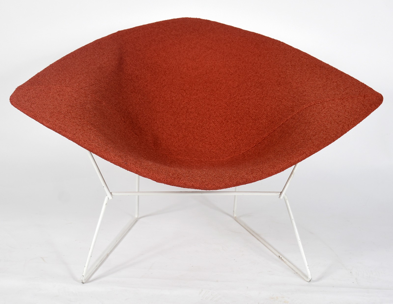 Poltrona diamante "bertoia", de metal pintando de branco, estofado de... - foto 1 de 4