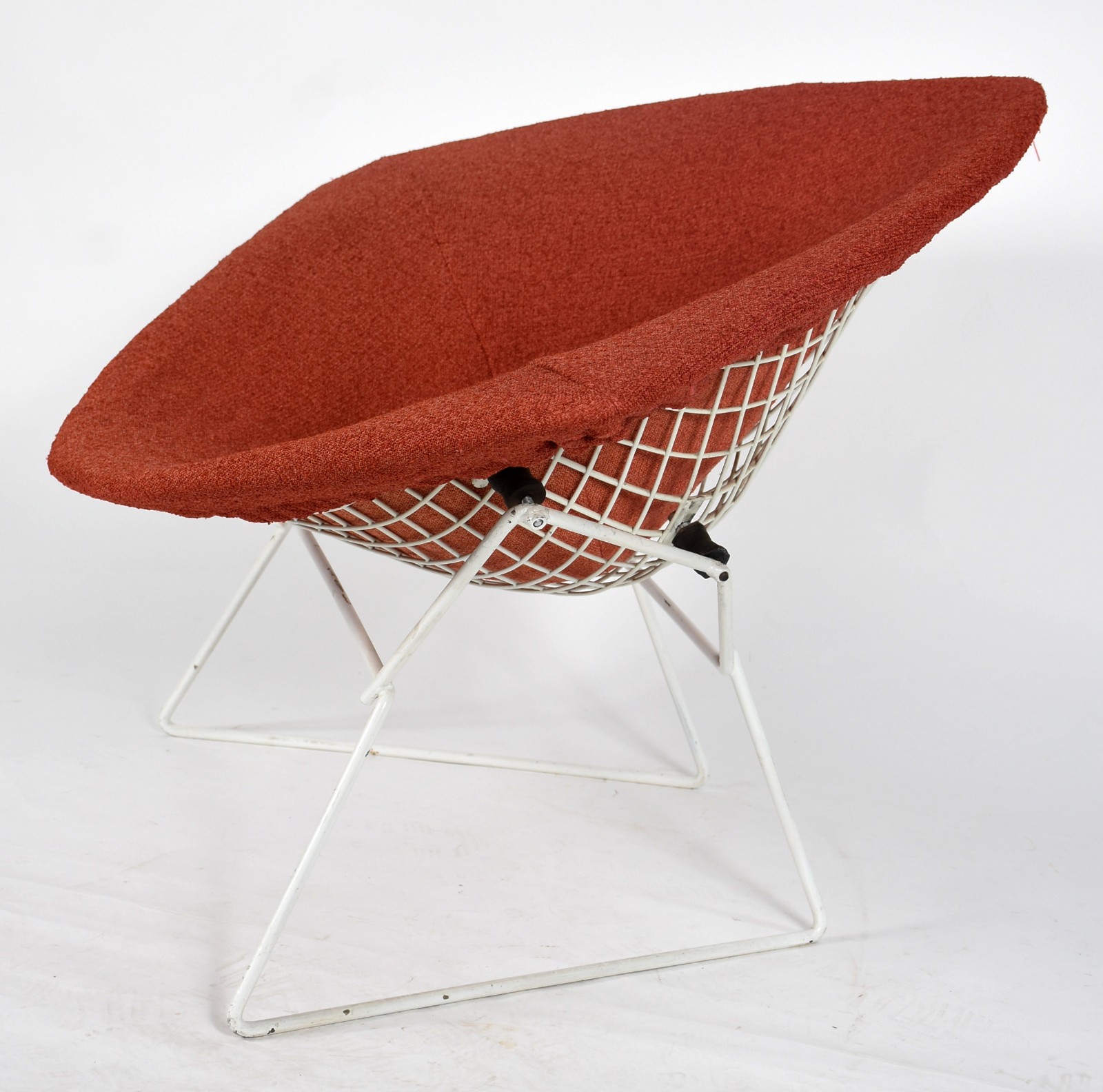 Poltrona diamante "bertoia", de metal pintando de branco, estofado de... - foto 2 de 4
