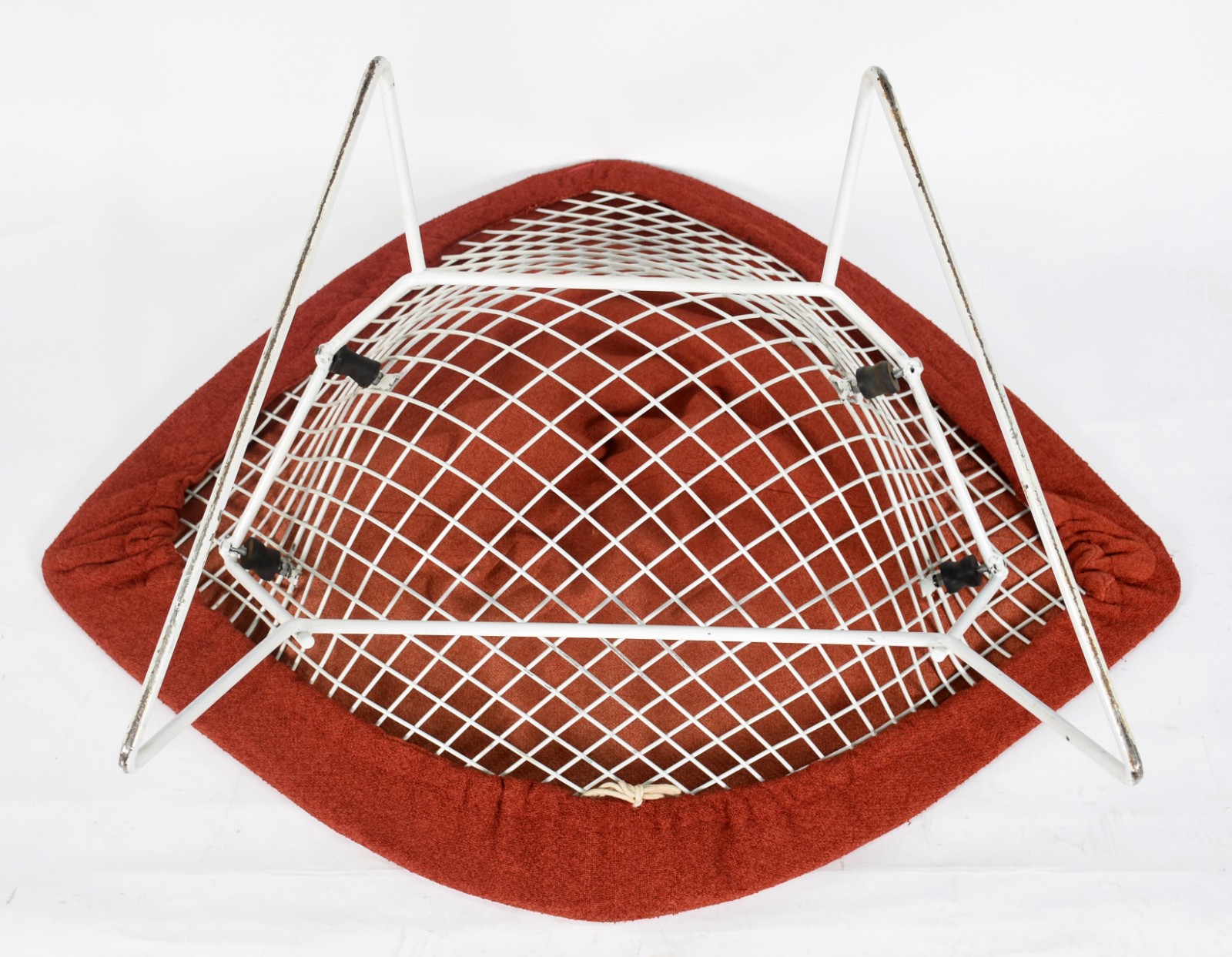 Poltrona diamante "bertoia", de metal pintando de branco, estofado de... - foto 4 de 4