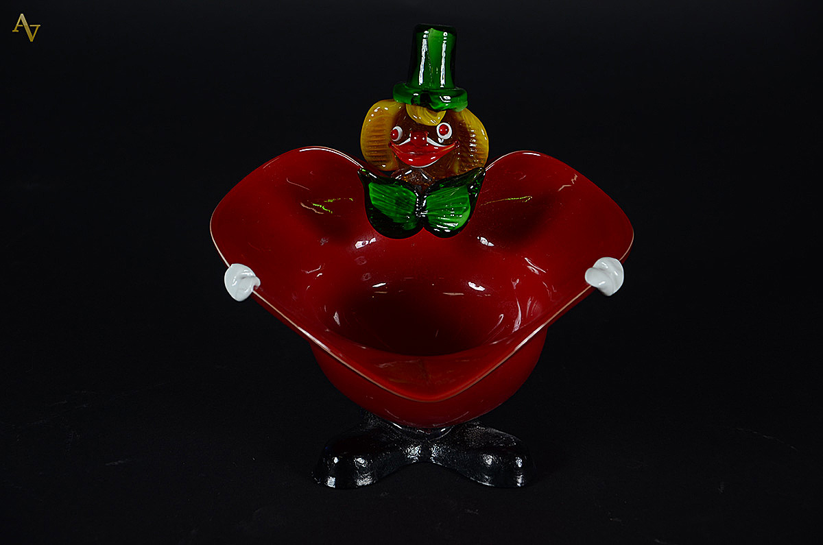 Baleiro na forma de palhaço de murano vermelho, altura 22 cm.