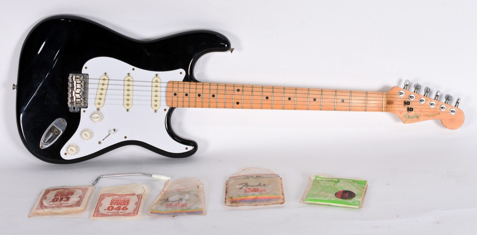 Guitarra Fender fabricada no Japão, no estojo. - foto 1 de 6