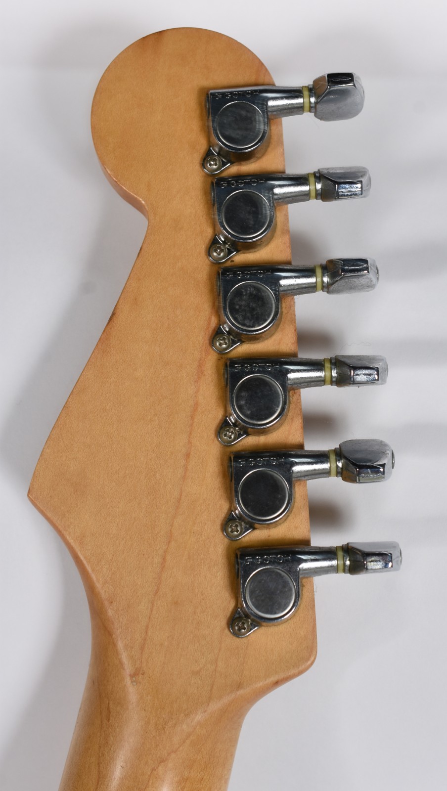 Guitarra Fender fabricada no Japão, no estojo. - foto 3 de 6