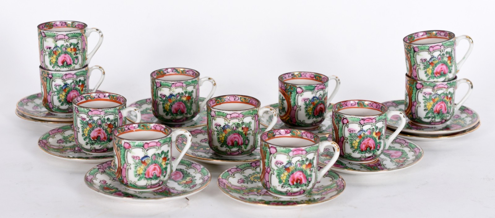 Onze xícaras de chá de porcelana oriental. - foto 1 de 4