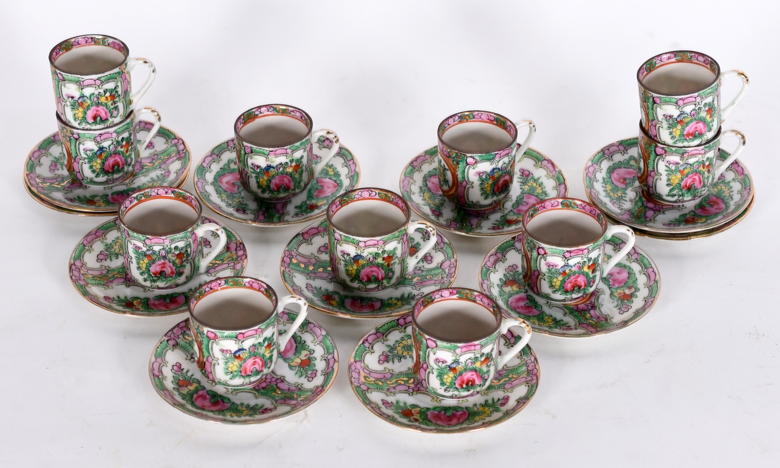 Onze xícaras de chá de porcelana oriental. - foto 2 de 4