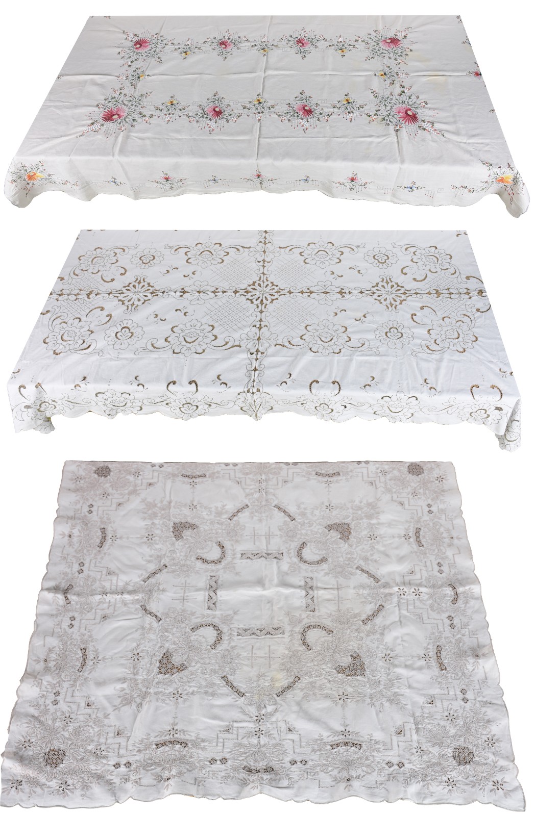 Três toalhas de mesa de linho bordada (com pequenas manchas). - foto 1 de 6