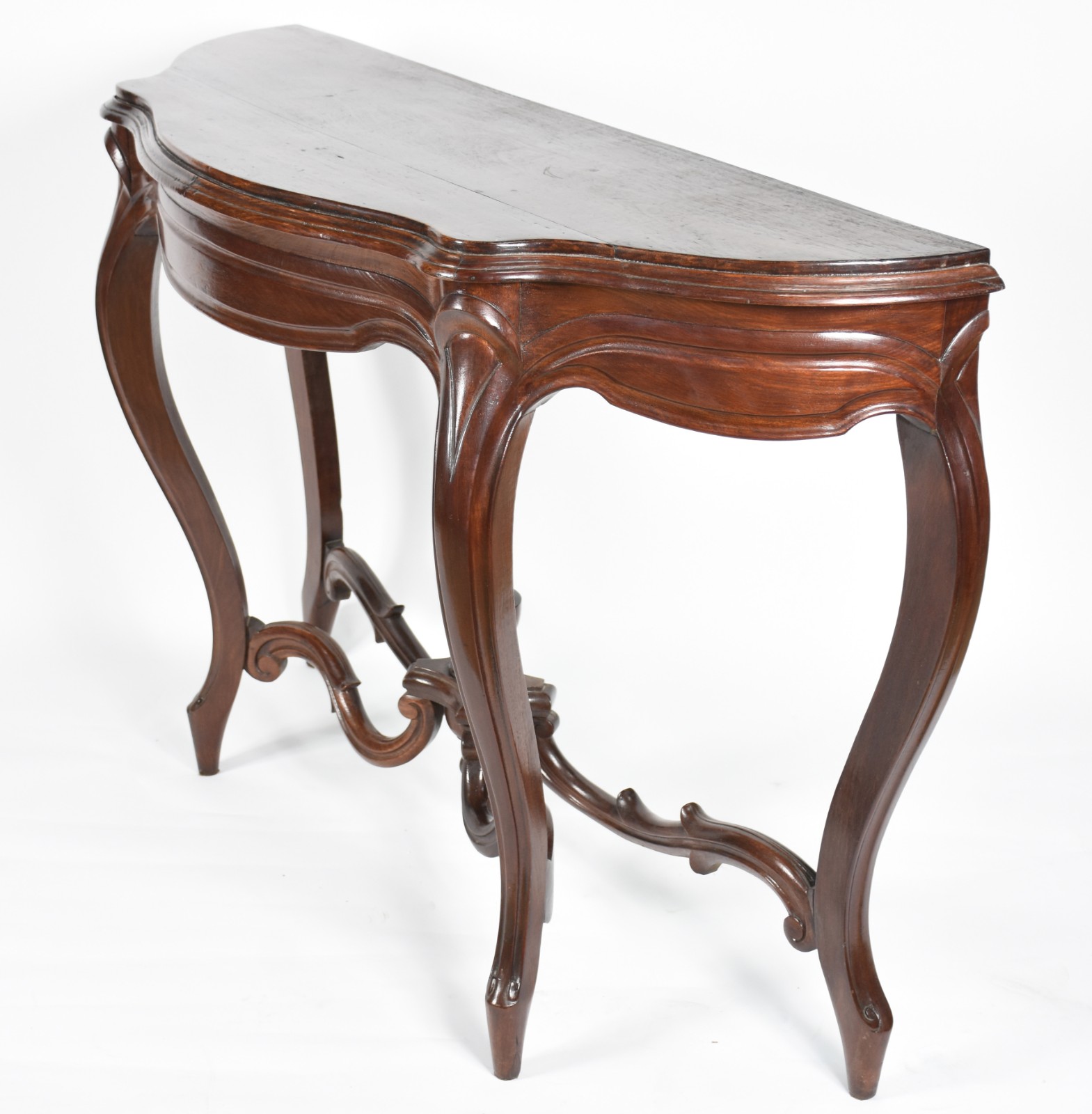 Console de madeira nobre, tampo recortado, quatro pernas ligeiramente... - foto 1 de 3