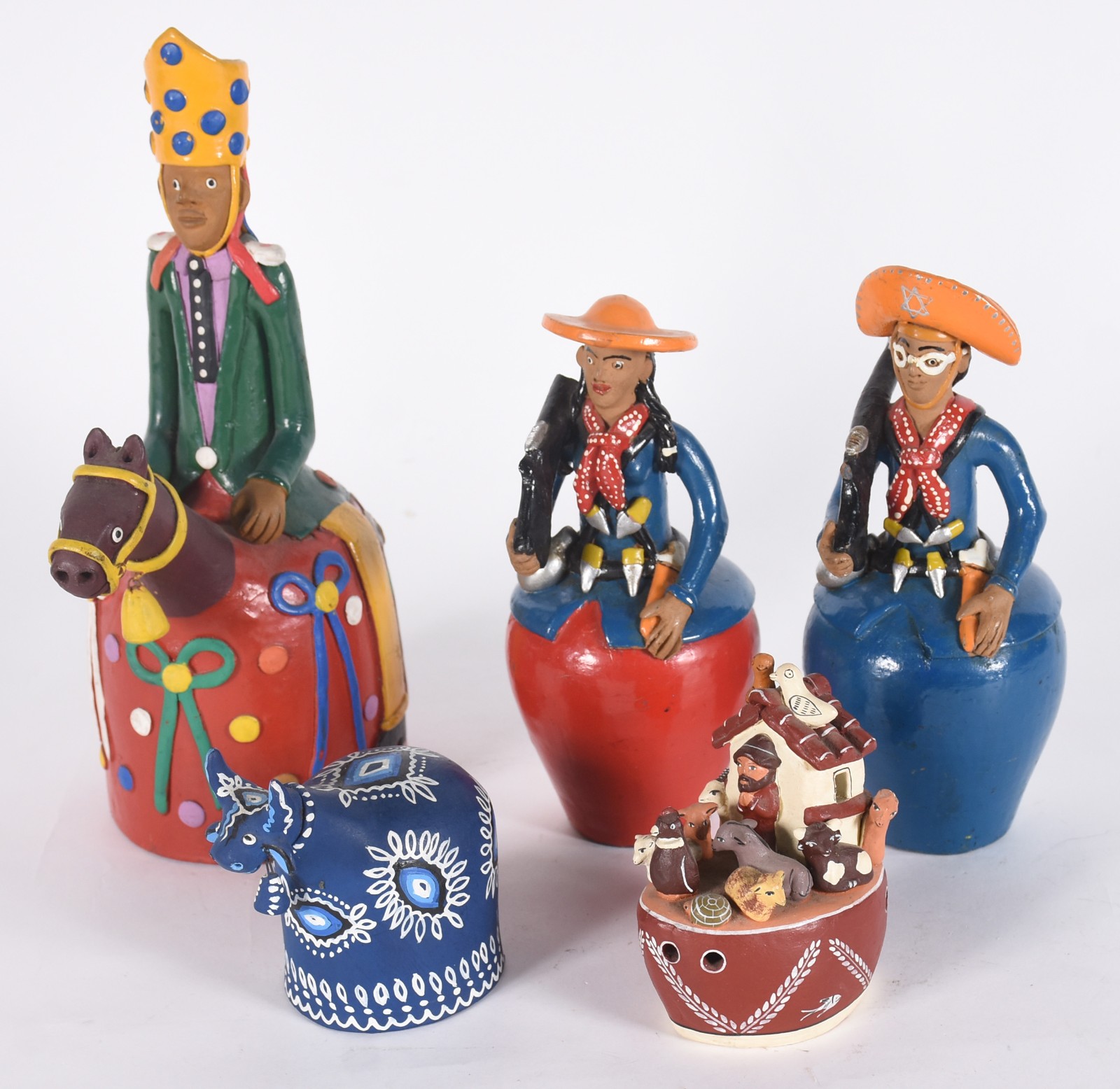 Cinco peças de ARTE POPULAR de barro cozido policromado (uma com... - foto 2 de 10