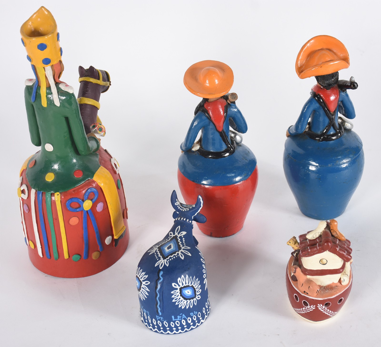 Cinco peças de ARTE POPULAR de barro cozido policromado (uma com... - foto 7 de 10