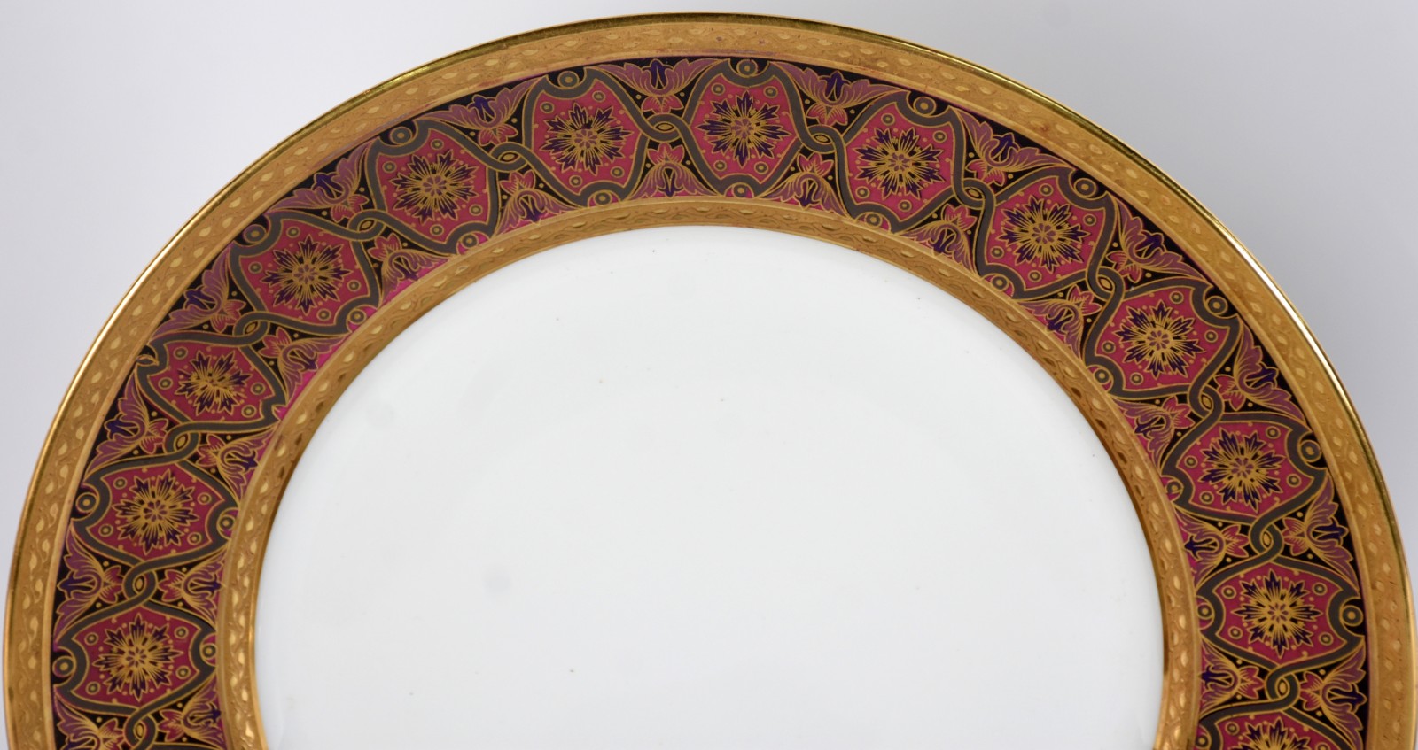 Conjunto de pratos de porcelana francesa de LIMOGES composto de 18... - foto 2 de 4