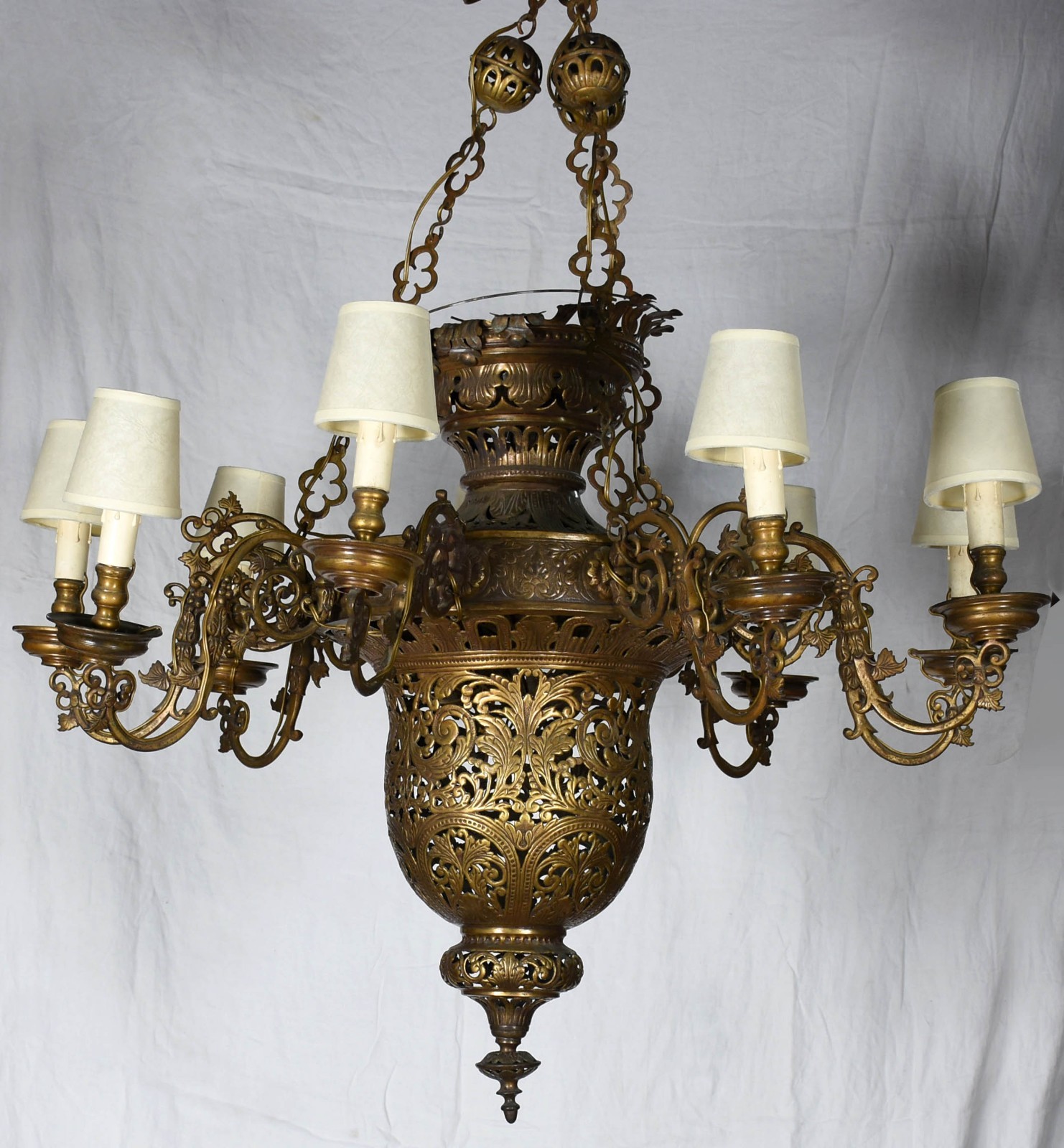 Grande lustre de bronze para nove luzes externas e duas internas... - foto 2 de 3
