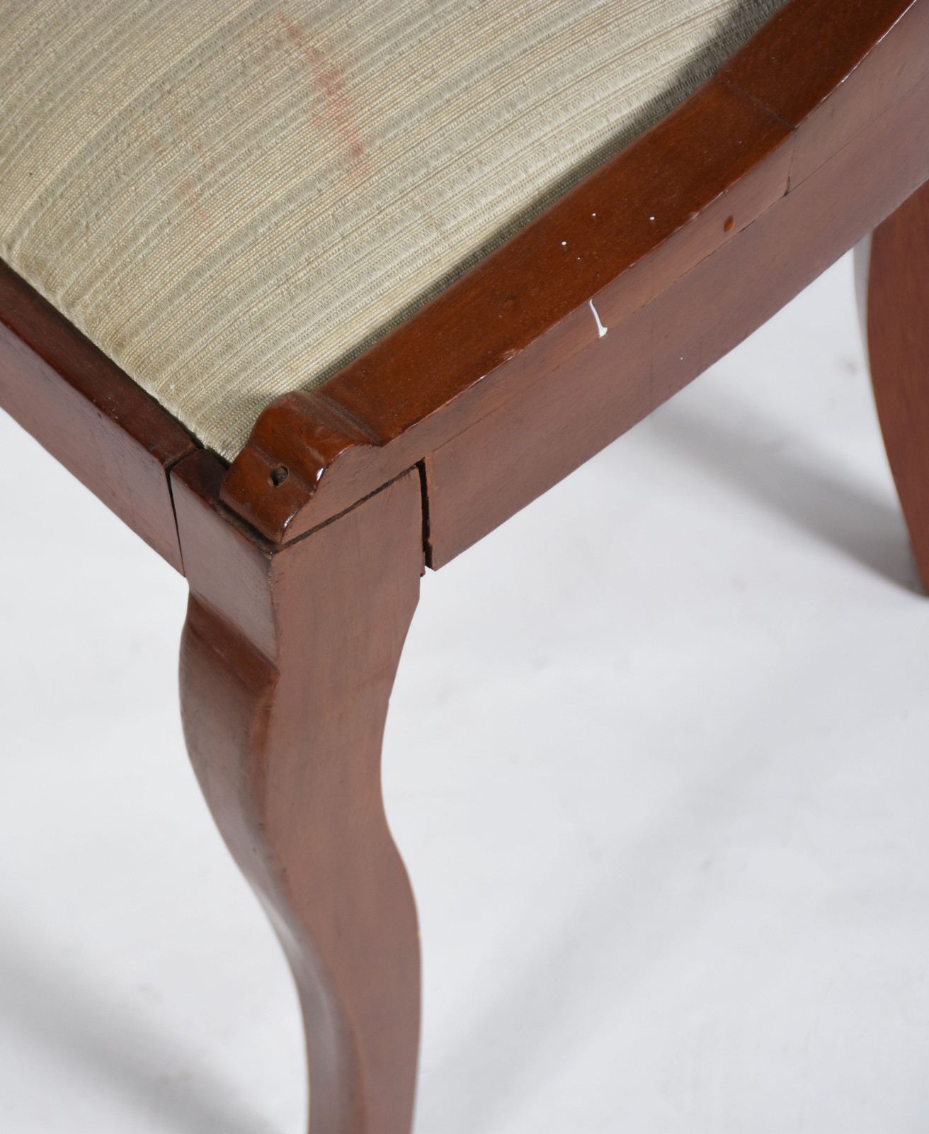 Conjunto de mesa de jogo com 4 cadeiras de madeira nobre, tampo... - foto 7 de 7