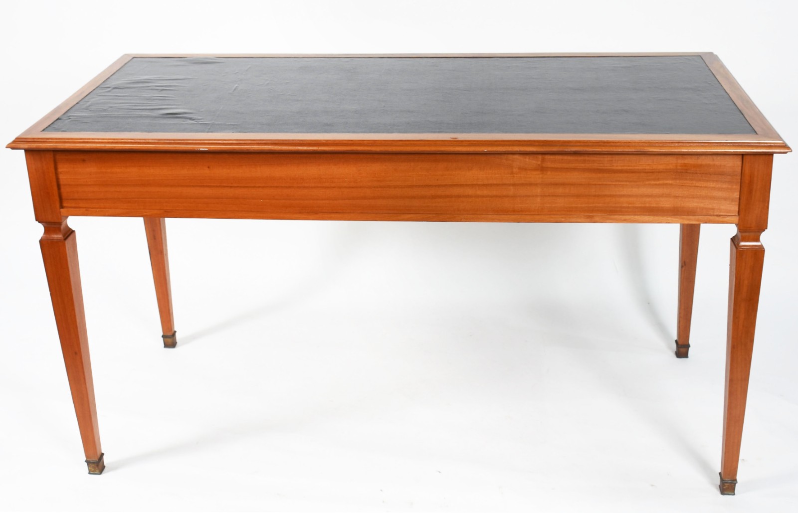 Mesa de escritório de madeira nobre, três gavetas, tampo forrado... - foto 4 de 5