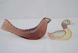 PALATNIK - Dois pássaros de resina de poliester... - PALATNIK - Dois pássaros de resina de poliester - Medidas 11 x 8,5 cm e 22 x 09 cm.