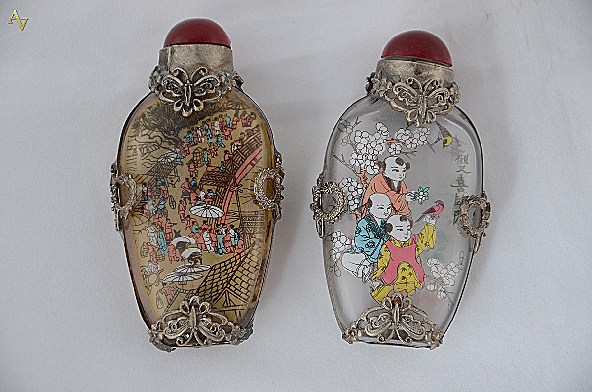 Par de Snoof bottles de vidro decorados com figuras orientais em... - foto 2 de 2
