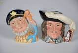 Duas pequenas canecas de faiança inglesa Royal ... - Duas pequenas canecas de faiança inglesa Royal Doulton - Altura 10,5 cada