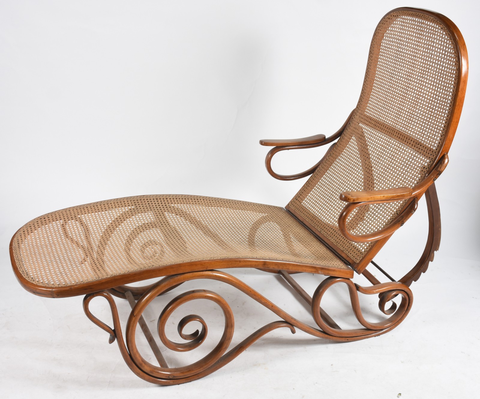 Espreguiçadeira austríaca THONET de madeira nobre e forração em... - foto 1 de 6